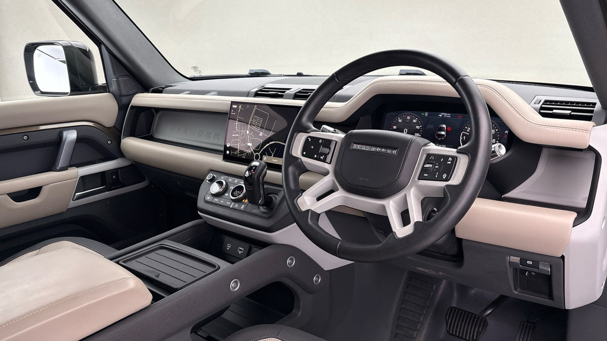 Used Land Rover Defender 2021 for sale - 76884651: Photo 5