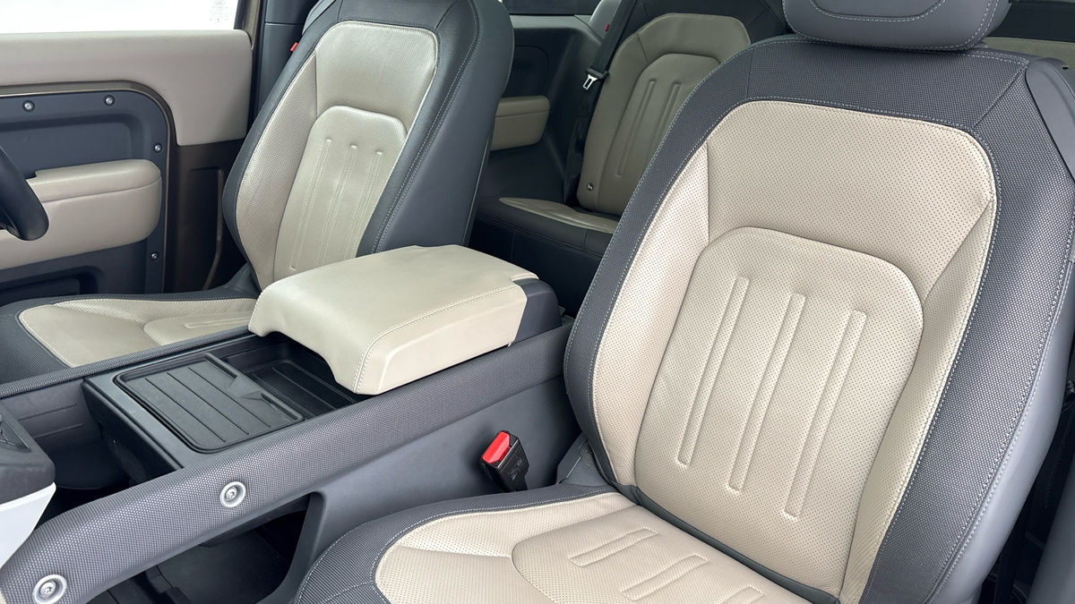 Used Land Rover Defender 2021 for sale - 76884651: Photo 7