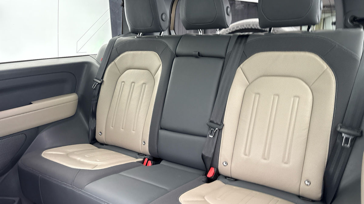 Used Land Rover Defender 2021 for sale - 76884651: Photo 8