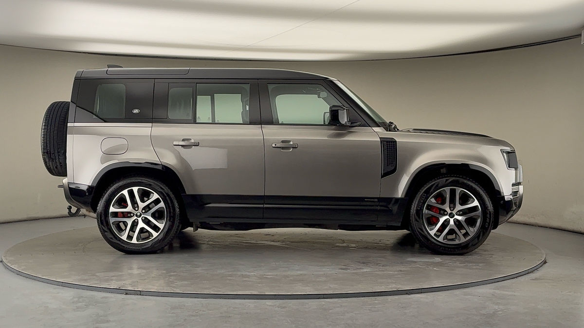 Used Land Rover Defender 2021 for sale - 77342434: Photo 31