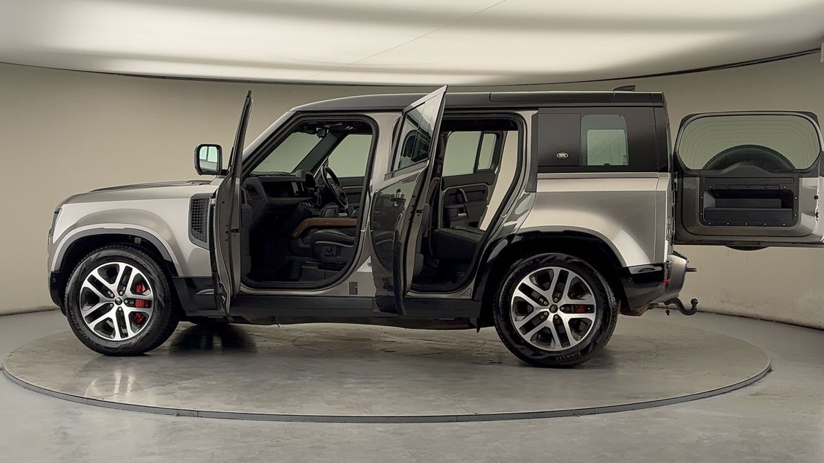 Used Land Rover Defender 2021 for sale - 77342434: Photo 94