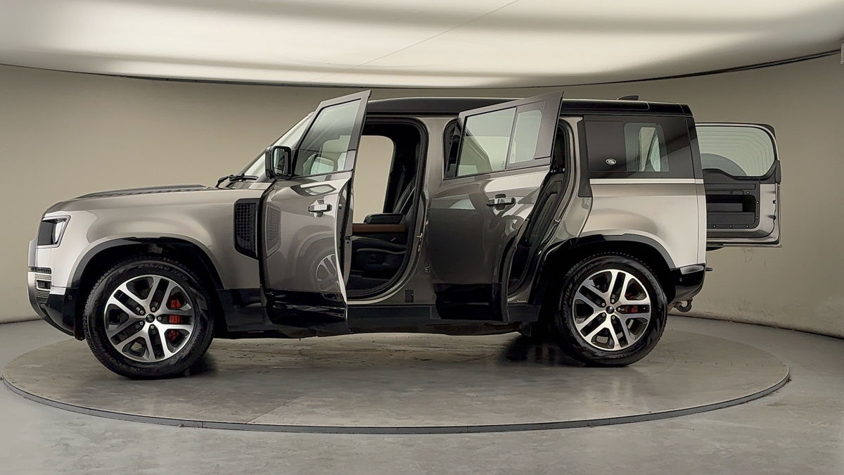 Used Land Rover Defender 2021 for sale - 77342434: Photo 95