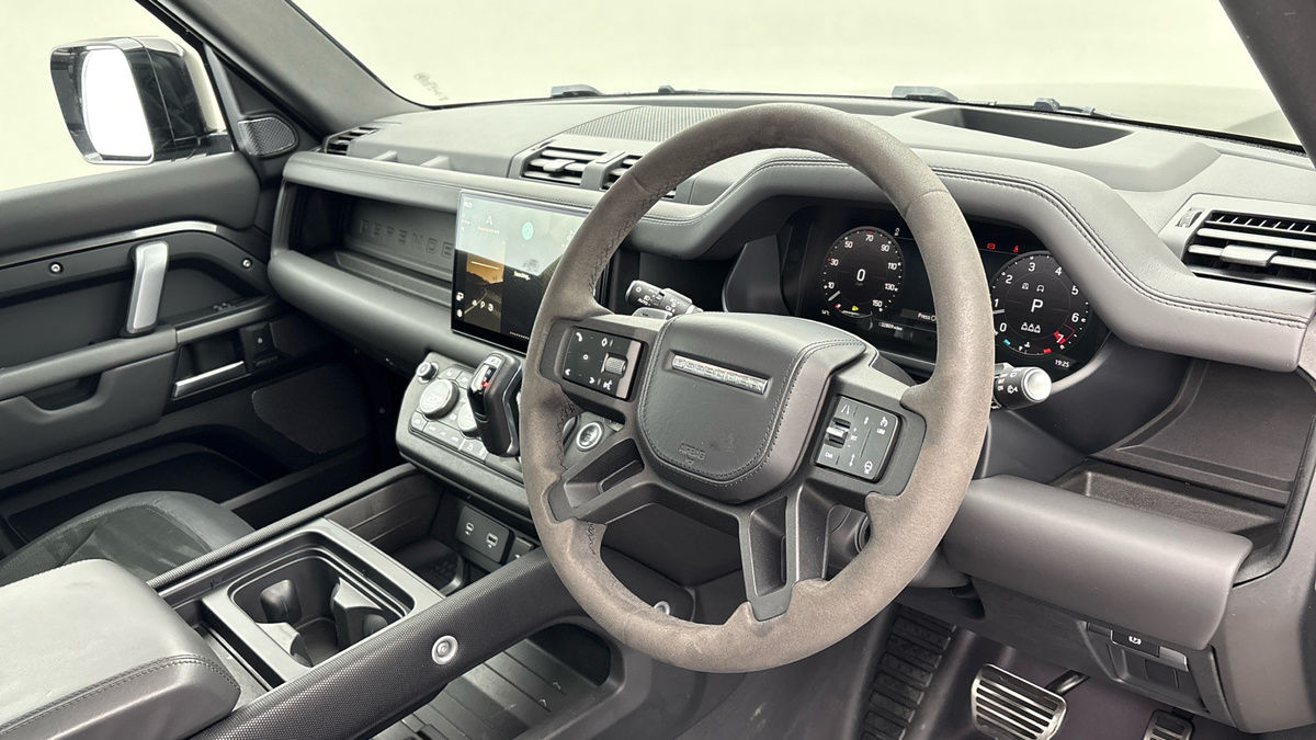 Used Land Rover Defender 110 2022 for sale - 76536440: Photo 5