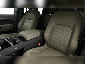 Used Land Rover Defender 110 2021 for sale - 75020920: Photo