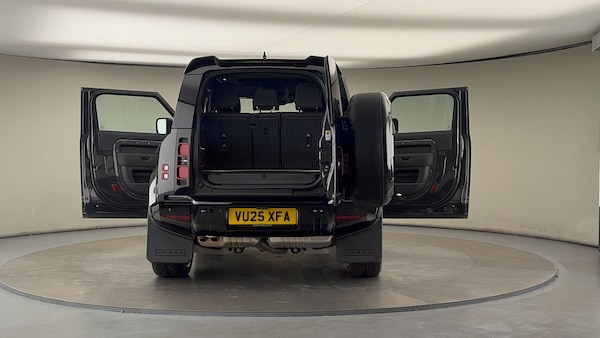 Used Land Rover Defender 90 2025 for sale - 76198003: Photo 65