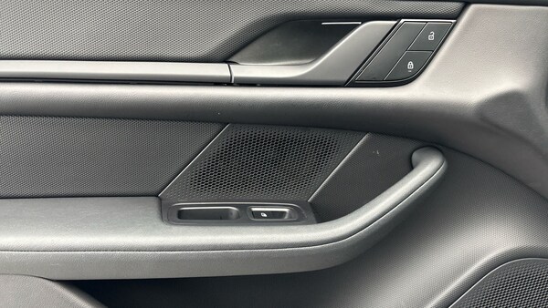 Used Porsche Taycan 2022 for sale - 76040255: Photo 19