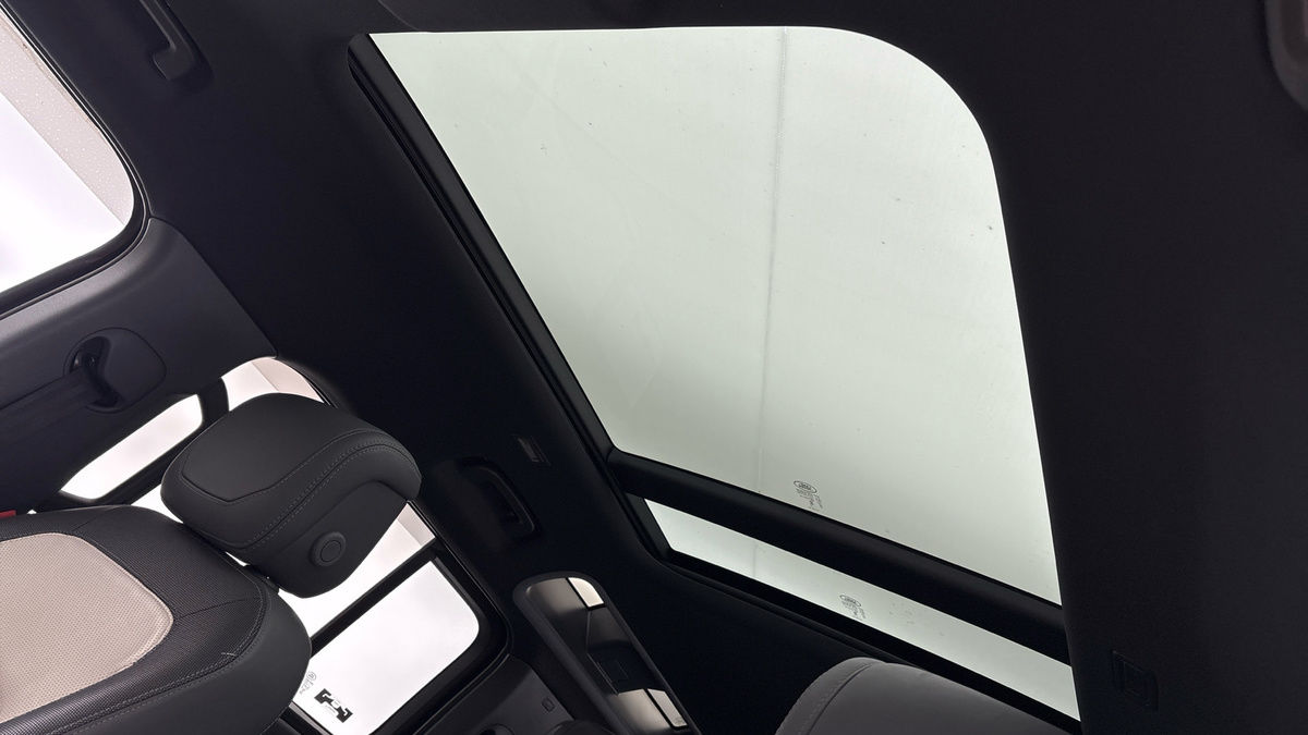 Used Land Rover Defender 110 2023 for sale - 76280713: Photo 6