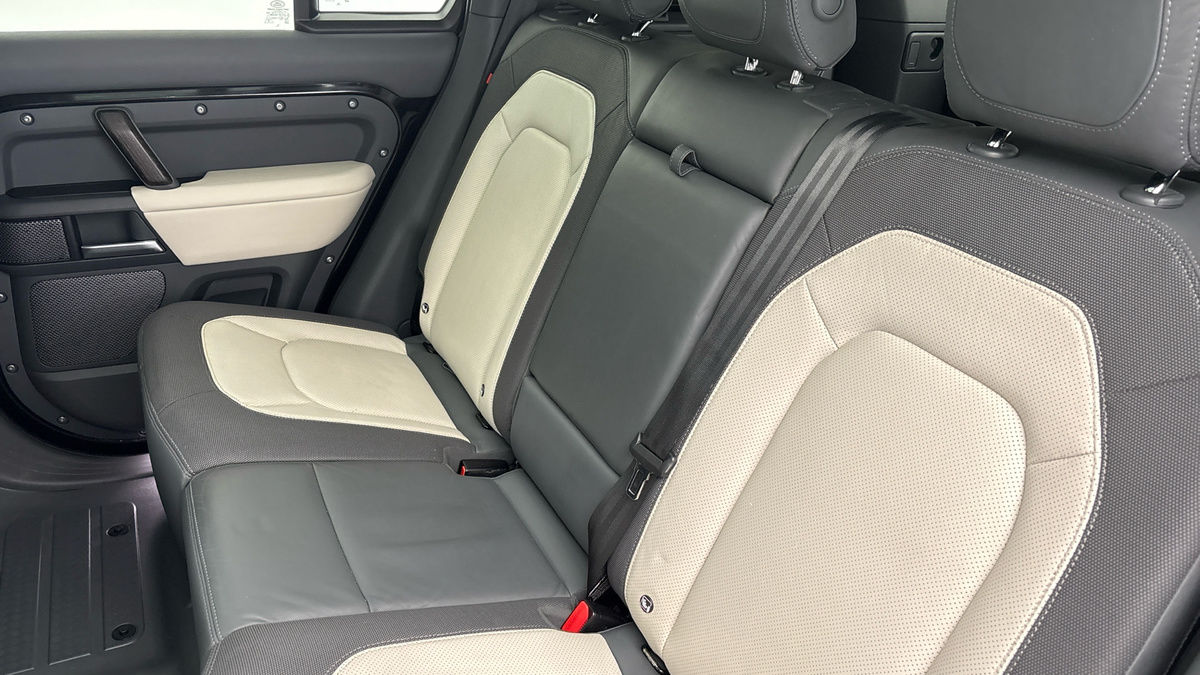 Used Land Rover Defender 110 2023 for sale - 76280713: Photo 8