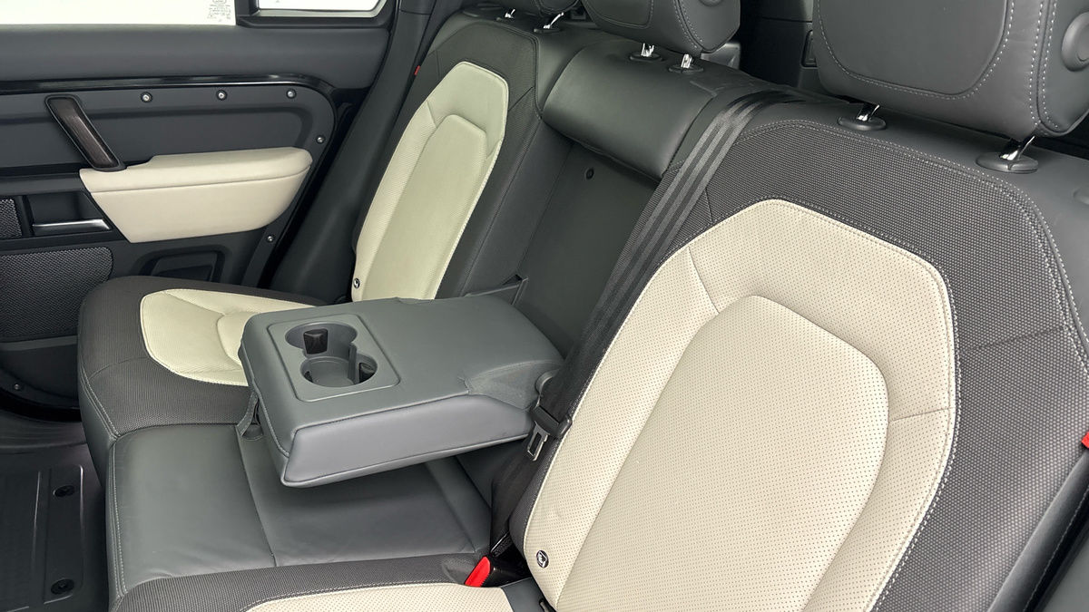 Used Land Rover Defender 110 2023 for sale - 76280713: Photo 9