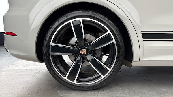 Used Porsche Cayenne 2023 for sale - 76030028: Photo 10