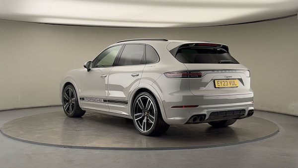 Used Porsche Cayenne 2023 for sale - 76030028: Photo 2