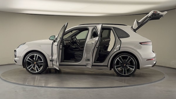 Used Porsche Cayenne 2023 for sale - 76030028: Photo 50
