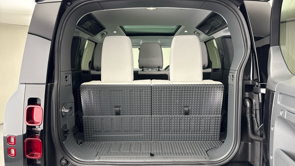 Used Land Rover Defender 2024 for sale - 77937578: Photo 11