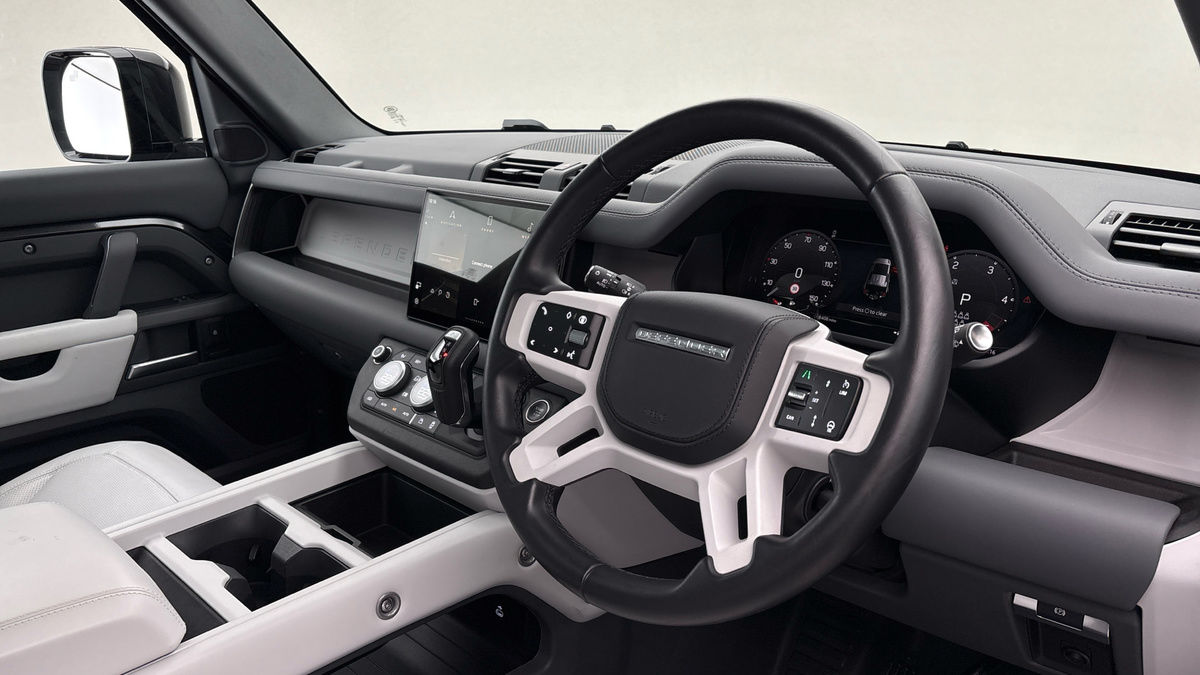 Used Land Rover Defender 2024 for sale - 77937578: Photo 5