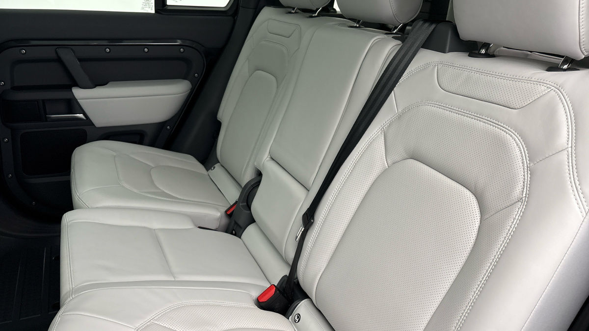 Used Land Rover Defender 2024 for sale - 77937578: Photo 8