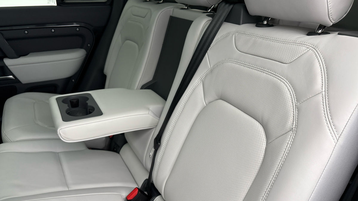 Used Land Rover Defender 2024 for sale - 77937578: Photo 9