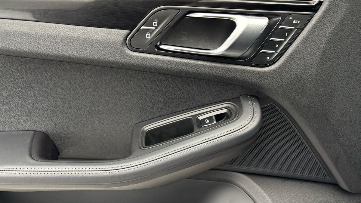 Used Porsche Macan 2023 for sale - 75999278: Photo 19