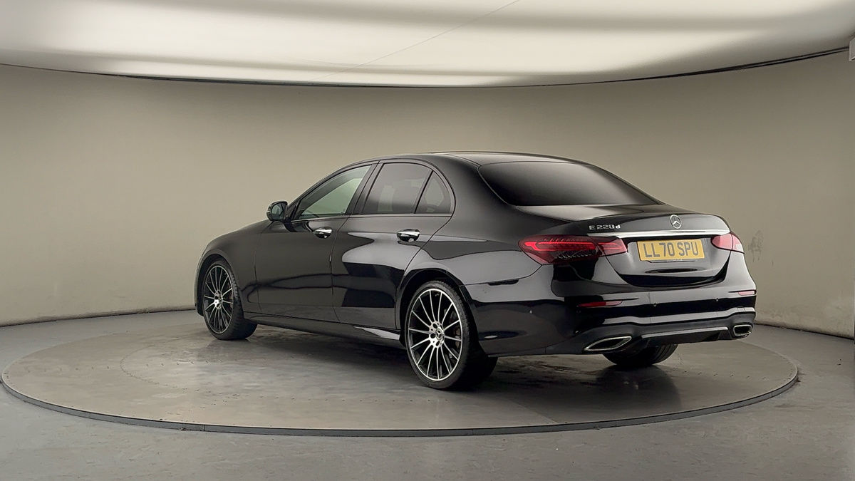 Used Mercedes-Benz E Class 2021 for sale - 77277070: Photo 2