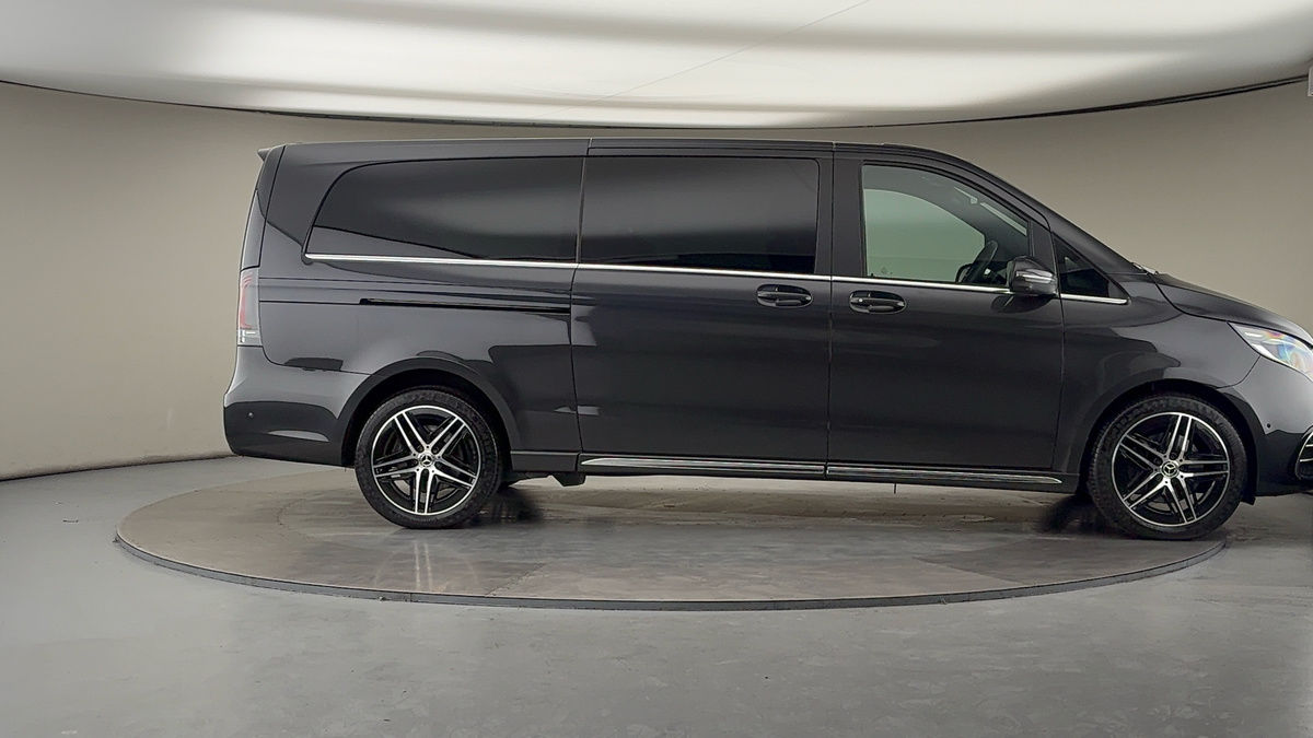 Used Mercedes-Benz V-Class 2025 for sale - 76547565: Photo 16