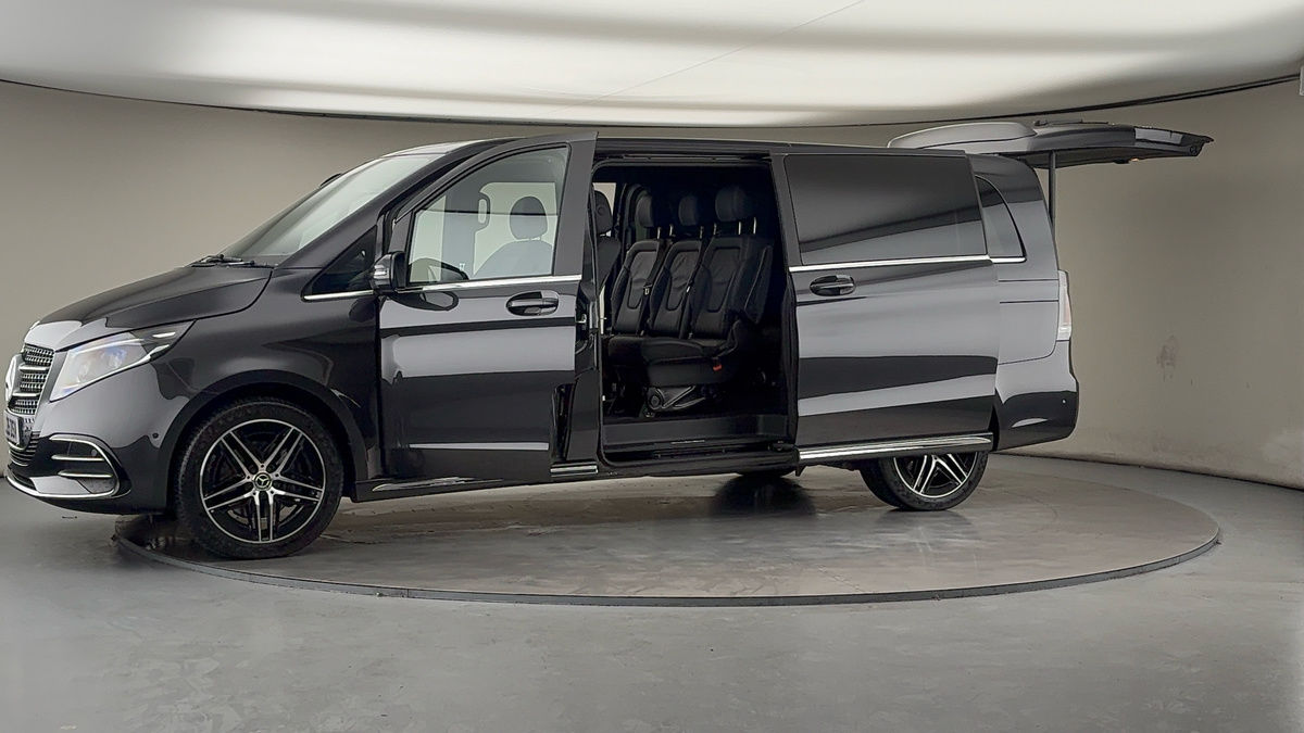 Used Mercedes-Benz V-Class 2025 for sale - 76547565: Photo 48