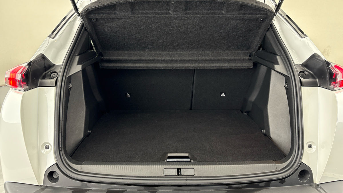 Used Peugeot E-2008 2021 for sale - 76686934: Photo 11