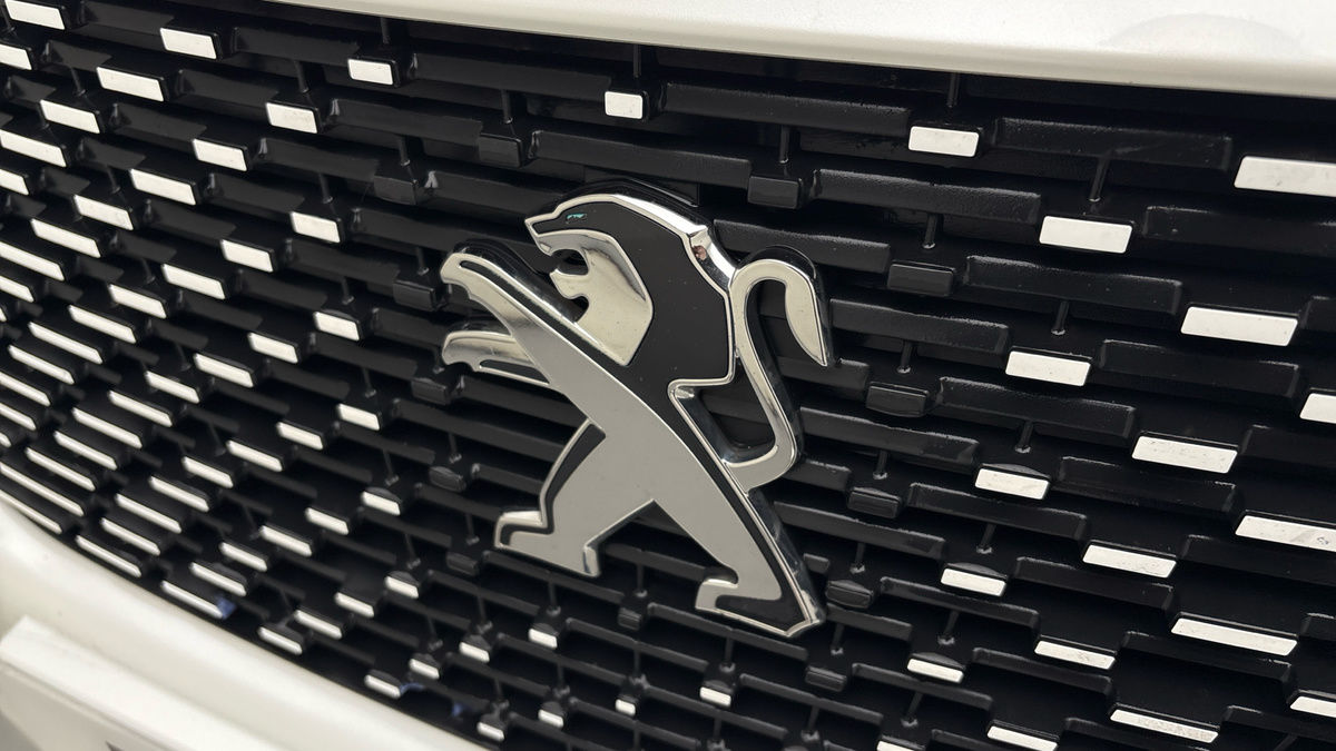 Used Peugeot E-2008 2021 for sale - 76686934: Photo 24