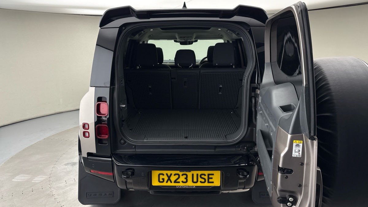 Used Land Rover Defender 110 2023 for sale - 77107385: Photo 11