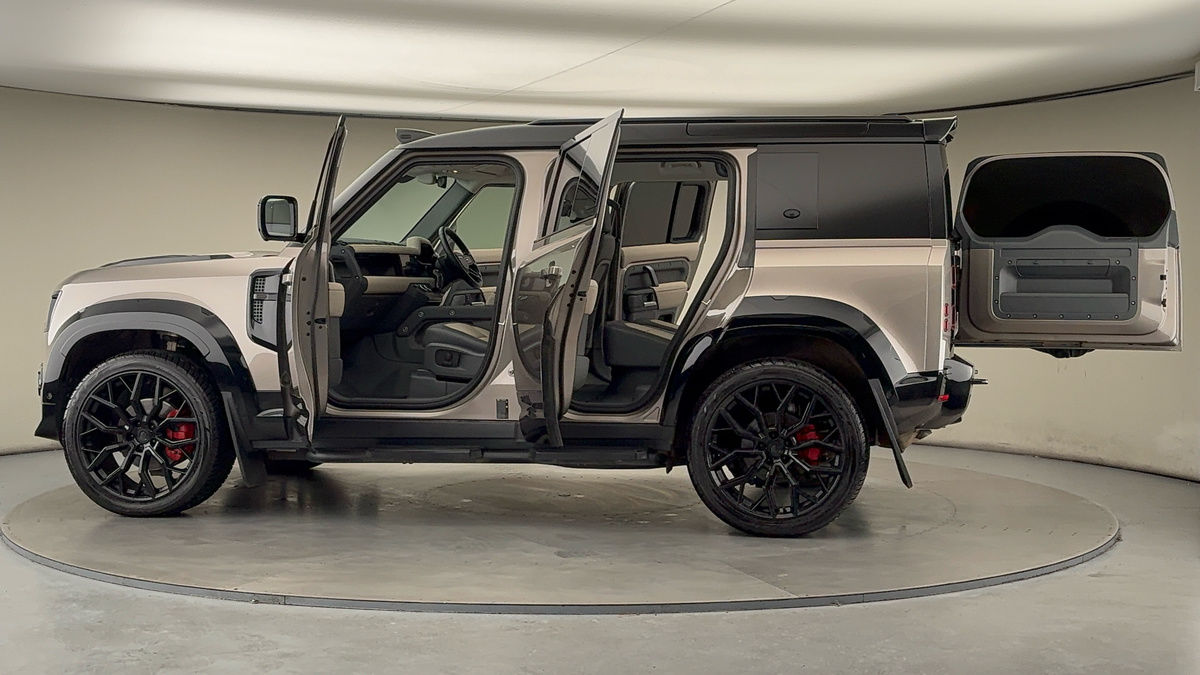 Used Land Rover Defender 110 2023 for sale - 77107385: Photo 51