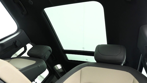 Used Land Rover Defender 110 2023 for sale - 74593384: Photo 2