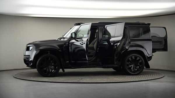 Used Land Rover Defender 110 2023 for sale - 74593384: Photo 50