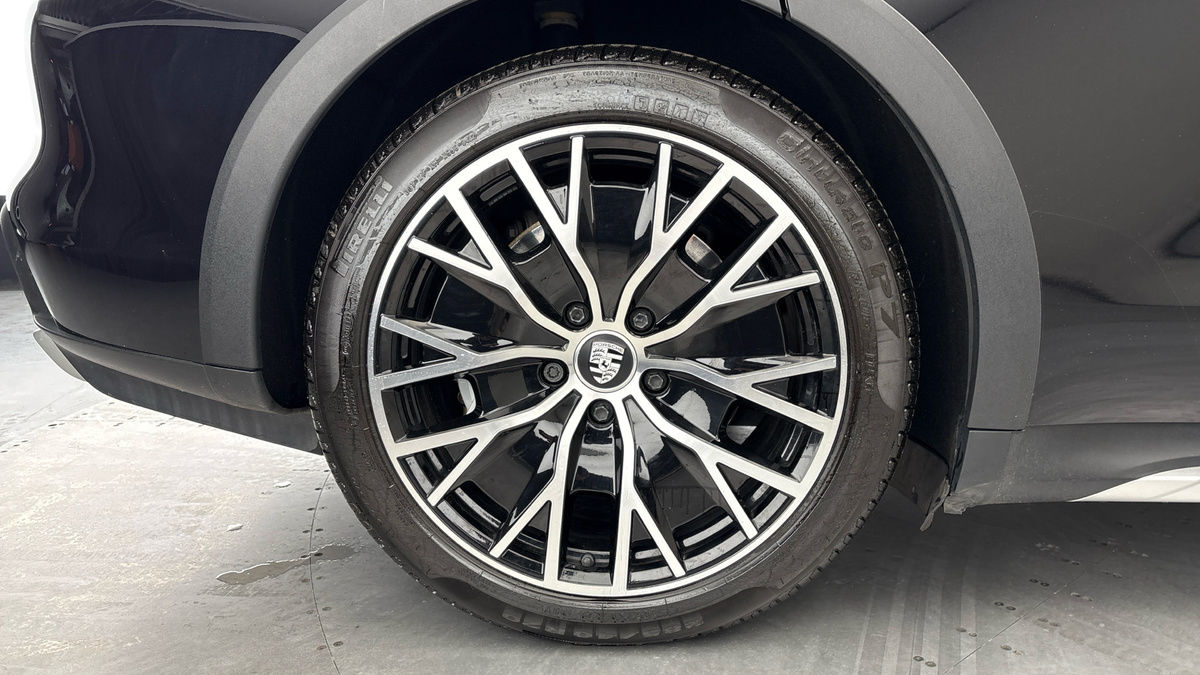 Used Porsche Taycan 2022 for sale - 77937575: Photo 10