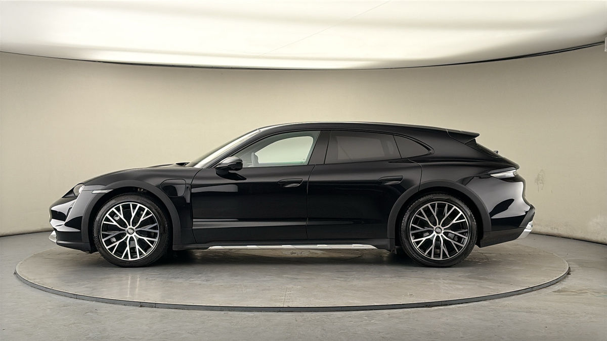 Used Porsche Taycan 2022 for sale - 77937575: Photo 15