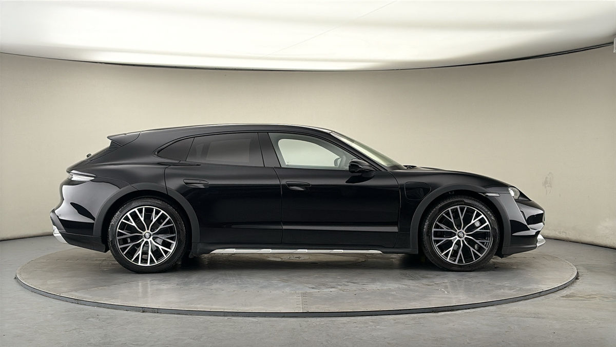 Used Porsche Taycan 2022 for sale - 77937575: Photo 16