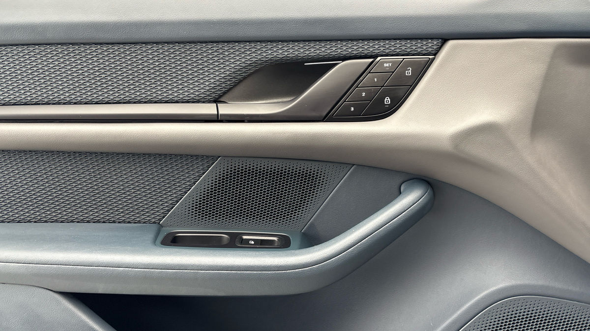 Used Porsche Taycan 2022 for sale - 77937575: Photo 19