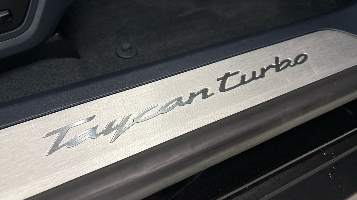 Used Porsche Taycan 2022 for sale - 77937575: Photo 25