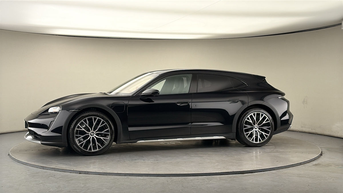 Used Porsche Taycan 2022 for sale - 77937575: Photo 32