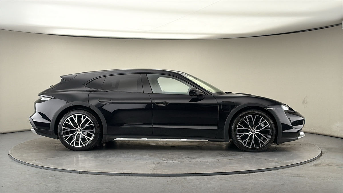 Used Porsche Taycan 2022 for sale - 77937575: Photo 40