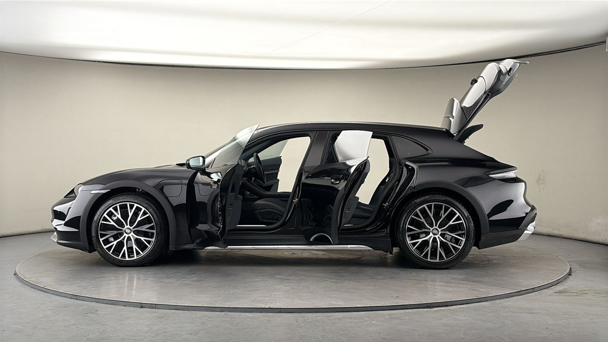 Used Porsche Taycan 2022 for sale - 77937575: Photo 50