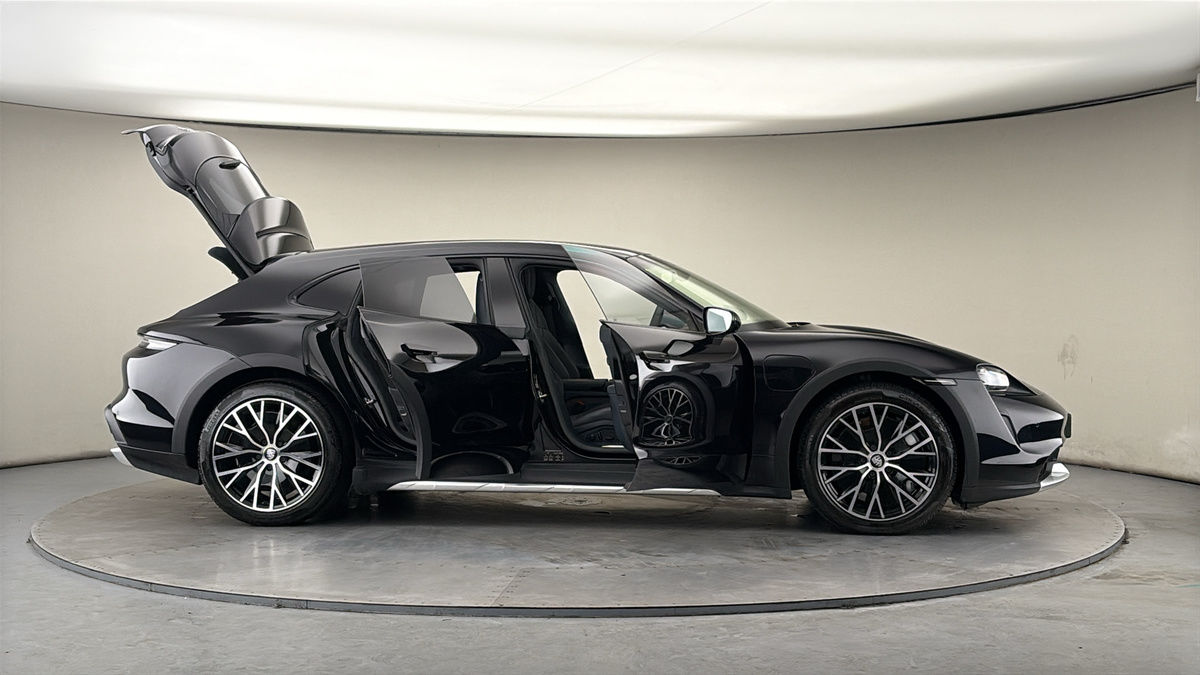 Used Porsche Taycan 2022 for sale - 77937575: Photo 59