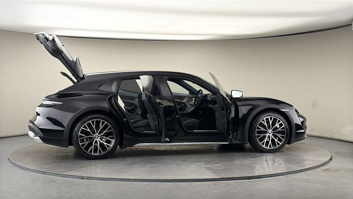 Used Porsche Taycan 2022 for sale - 77937575: Photo 60