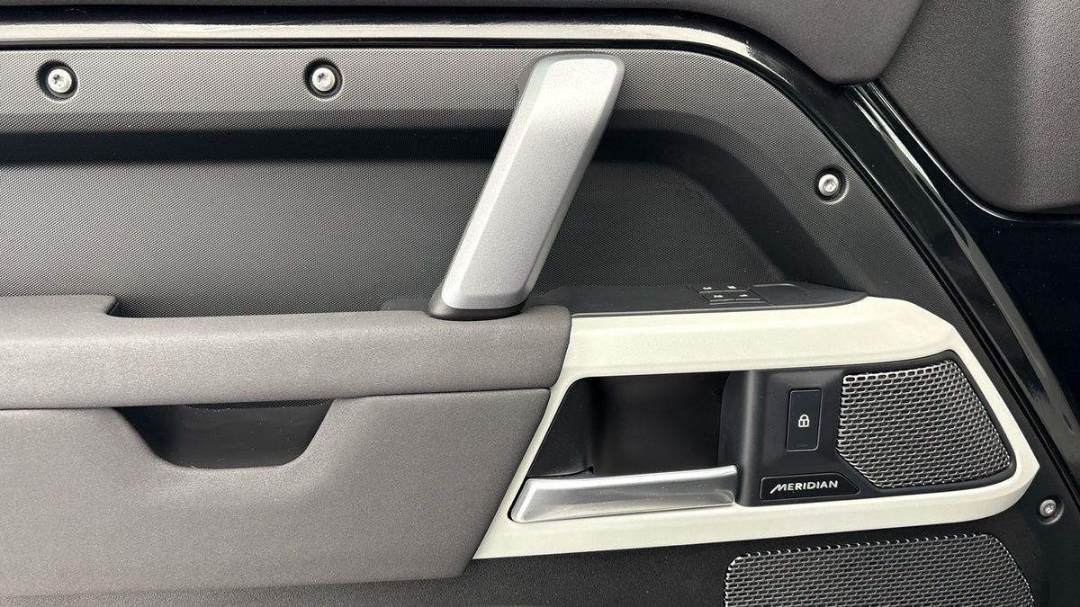 Used Land Rover Defender 110 2023 for sale - 76559621: Photo 19