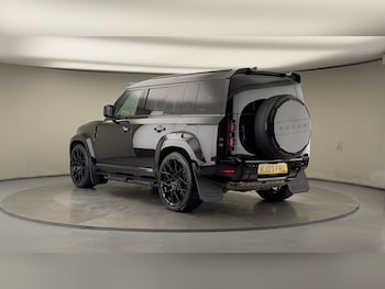 Used Land Rover Defender 110 2023 for sale - 76559621: Photo