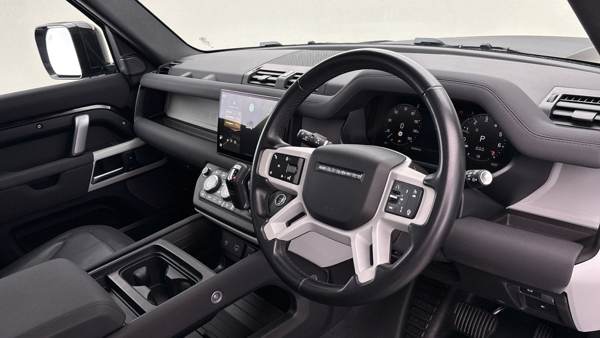 Used Land Rover Defender 110 2023 for sale - 76559621: Photo 5