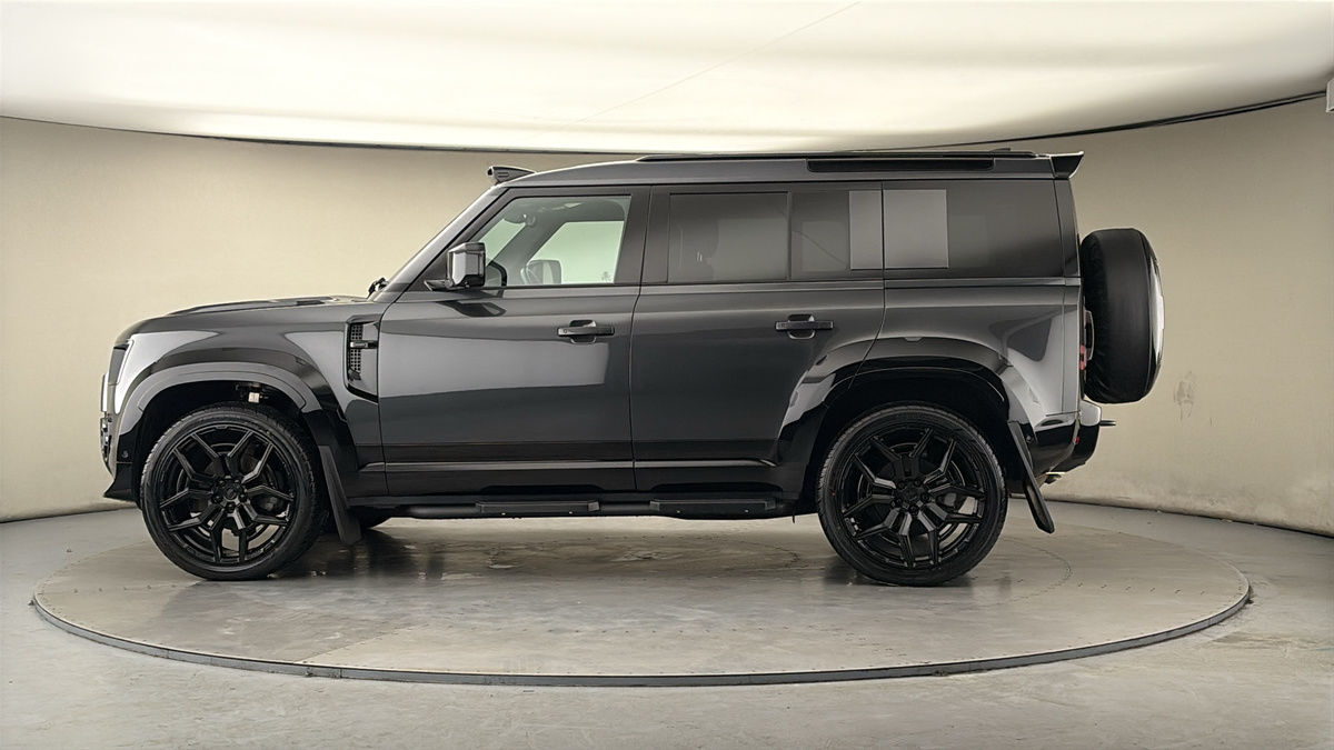 Used Land Rover Defender 2024 for sale - 77906142: Photo 32