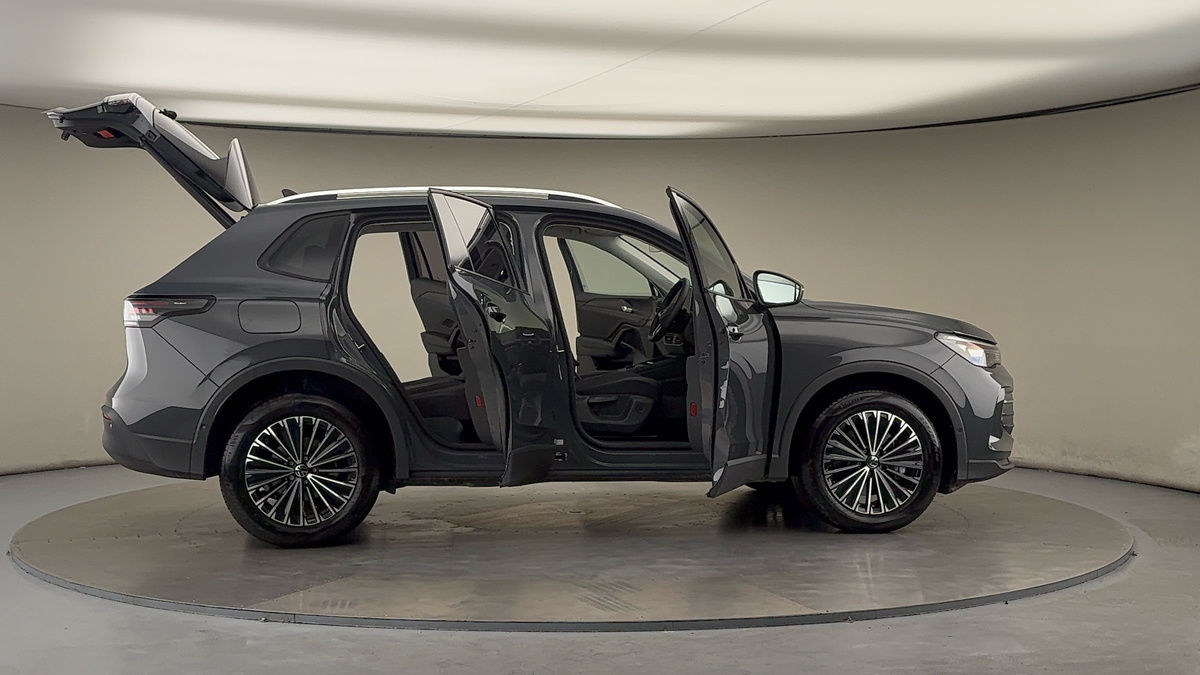 Used Volkswagen Tiguan 2024 for sale - 76163829: Photo 56