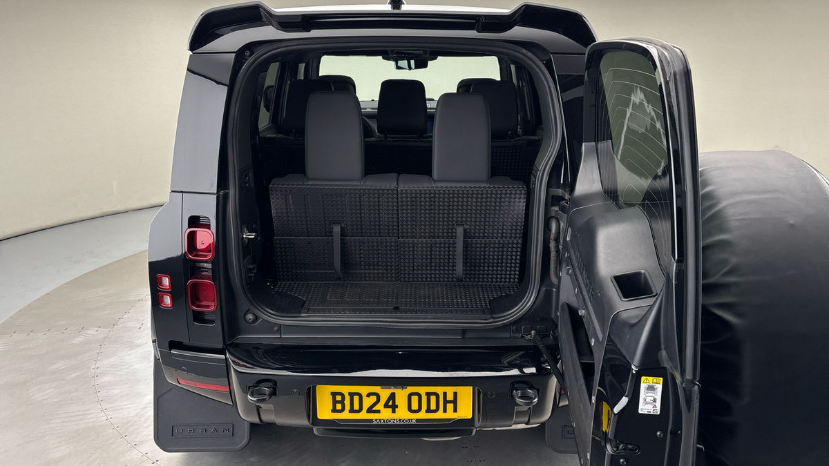 Used Land Rover Defender 110 2024 for sale - 76643159: Photo 11