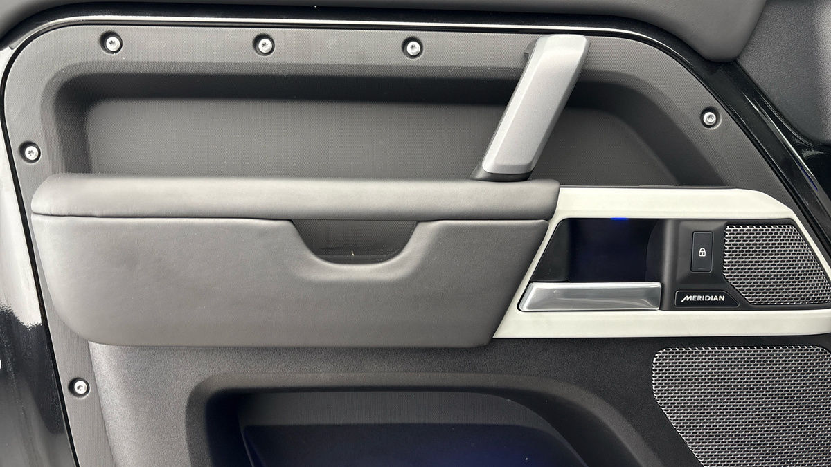 Used Land Rover Defender 110 2024 for sale - 76643159: Photo 19