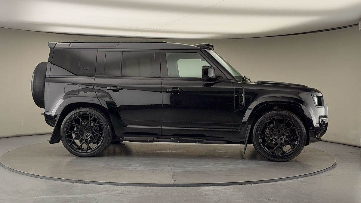 Used Land Rover Defender 110 2024 for sale - 76643159: Photo 44