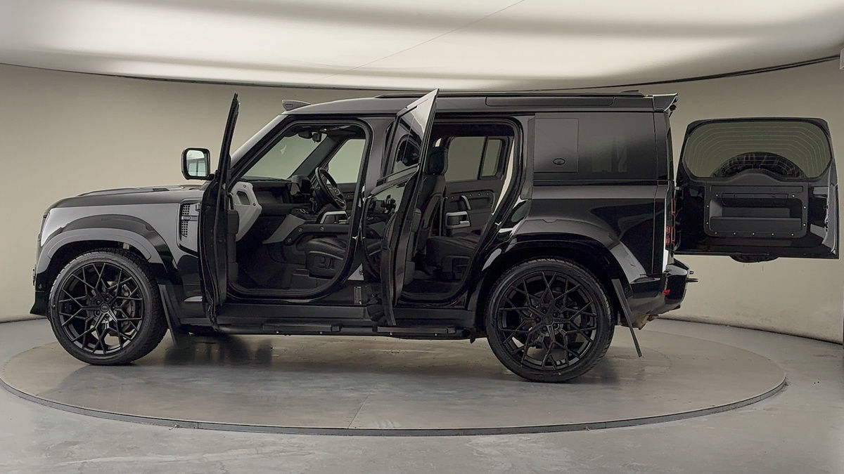 Used Land Rover Defender 110 2024 for sale - 76643159: Photo 54