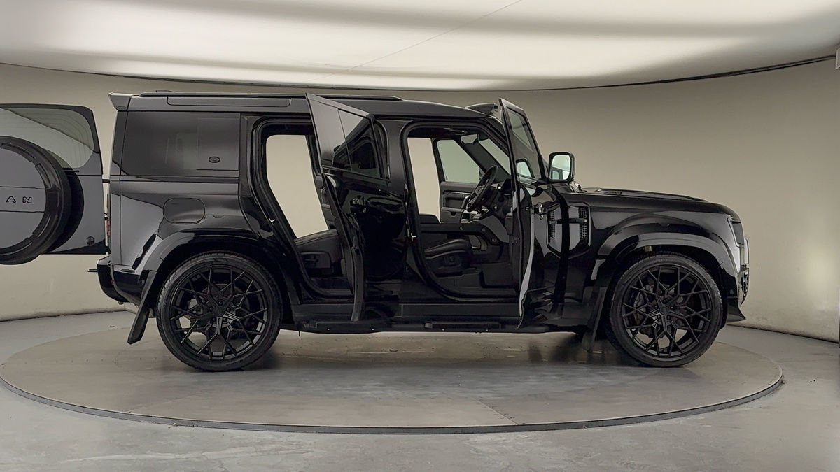 Used Land Rover Defender 110 2024 for sale - 76643159: Photo 64